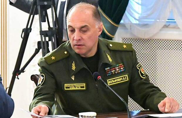 Новая роль армии: в Белоруссии военные защитят «взгляды» молодежи Новая роль армии: в Белоруссии военные защитят «взгляды» молодежи