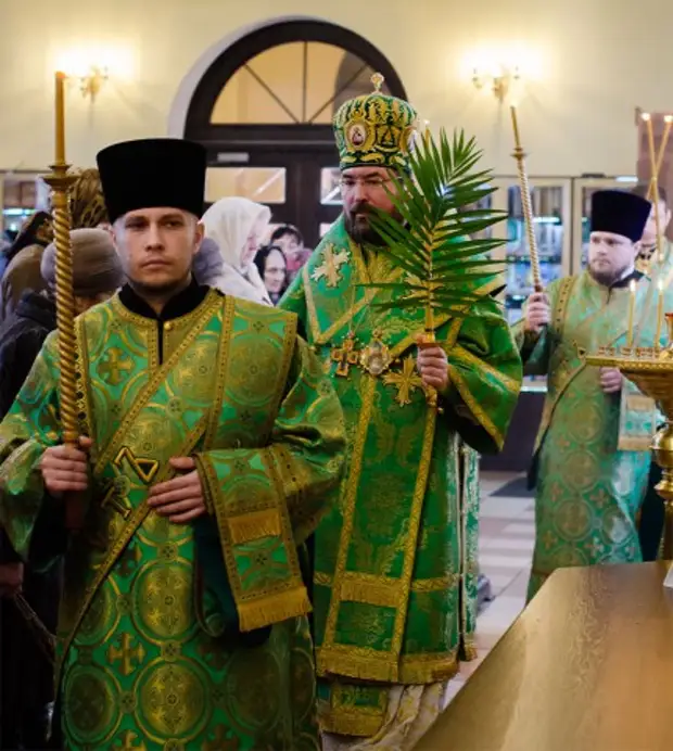 Литургия в вербное воскресенье. Вербное воскресенье литургия. Иереи по Никольску.