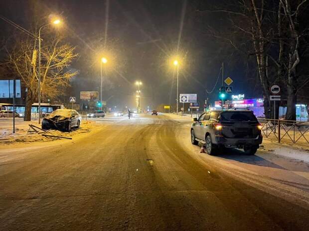 В Новосибирске водитель на Honda Accord сбил подростка, который шёл по тротуару
