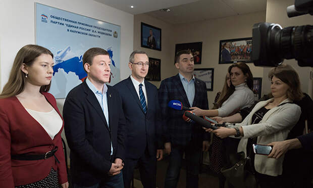 «Единая Россия» объединяет усилия с ОНФ по оказанию помощи людям в связи с пандемией коронавируса. Фото: moscow.er.ru