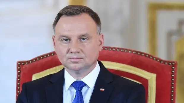 Президент Польши заявил о "бессмысленности" диалога с Россией