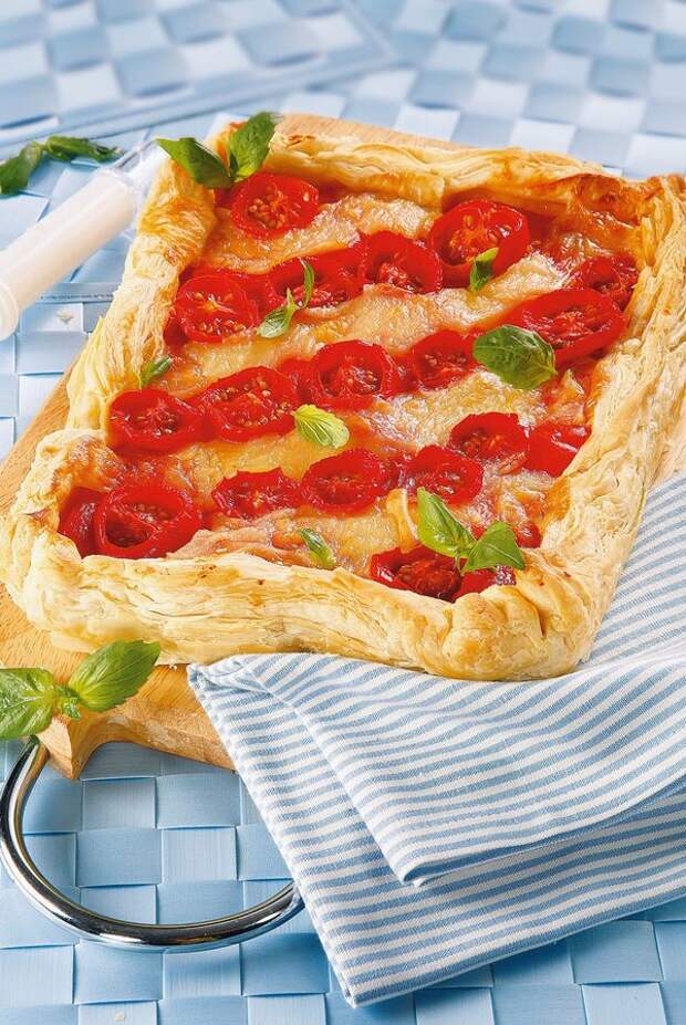 Открытый пирог с перцем, помидорами и моцареллой Открытый пирог с перцем, помидорами и моцареллой