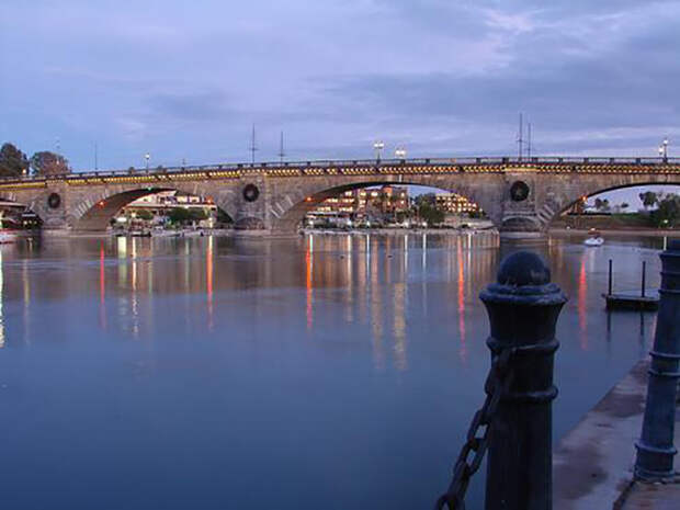 Лондонский мост украсил собой город Лейк-Хавасу-Сити. / Фото: wikimapia.org