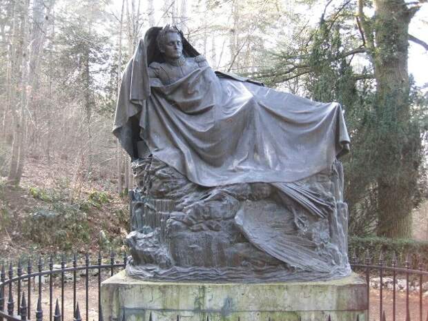 Монумент императору Наполеону I работы скульптора Рюда. Фото из открытых источников.