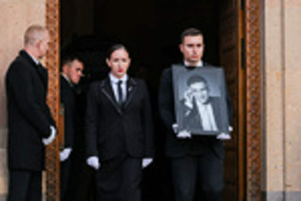 Церемония прощания с кинорежиссером Тиграном Кеосаяном в Москве / Фото: Сергей Карпухин, Сергей Булкин / ТАСС