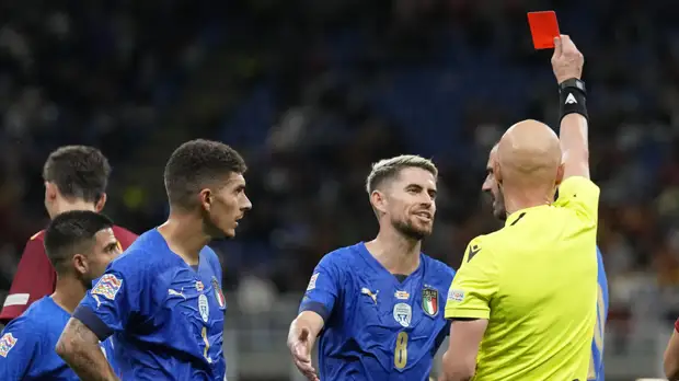 Бонуччи извинился за удаление в матче с Испанией