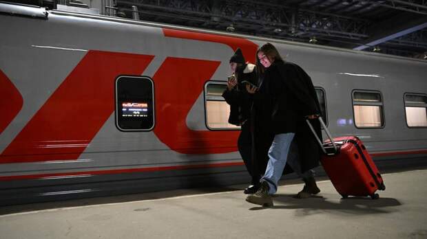 Во Владивостоке под ногами пассажиров рухнул перрон