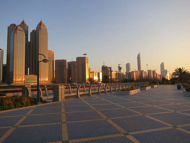 File:Abu Dhabi Skyline fron Corniche Rd.JPG