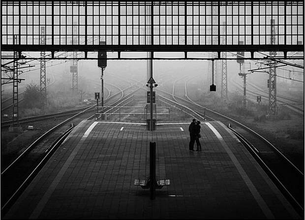 Вокзал для двоих: умиротворяющие черно-белые снимки Кая Циля