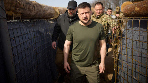 AC: вместо того чтобы помочь Украине, американские доллары лишь продлят её трагедию