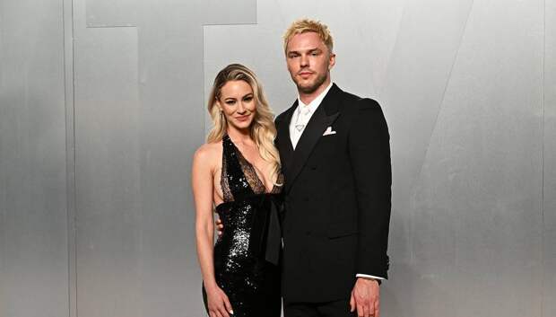 Бывшая модель Playboy ответила на критику груди и сорвала овации