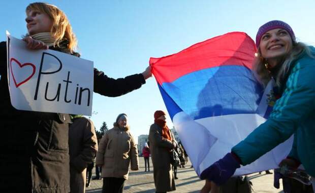 На фото: жительницы Донецка во время акции против новой власти Украины