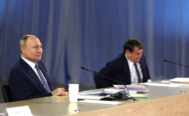 Владимир Путин поручил раз в 6 лет устраивать в России Всемирный фестиваль молодежи