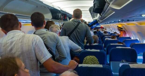 Врач из Екатеринбурга спасла женщину на борту самолета: у нее начался отек легких