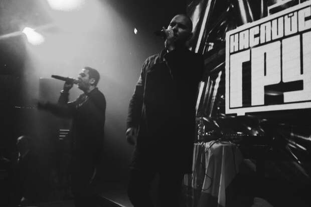 Группу "Каспийский груз" не пустили на Кипр из-за туристических виз вместо рабочих