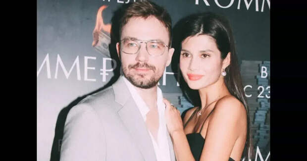 Аглая Тарасова, Александр Петров с женой, Сергей Бурунов и Елизавета Базыкина посетили премьеру фильма "Коммерсант"