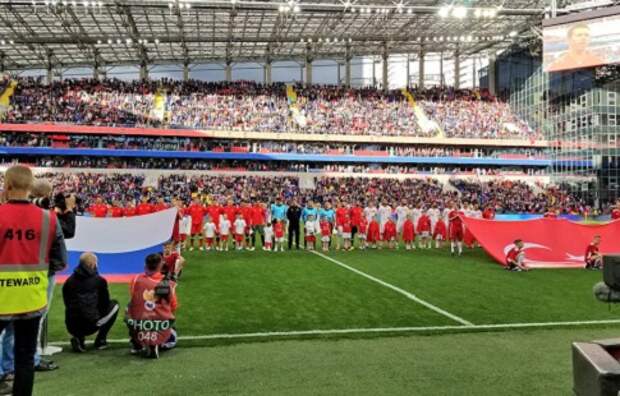 Около 5 тысяч билетов на футбольный матч Россия - Турция в Сочи реализовано за один день