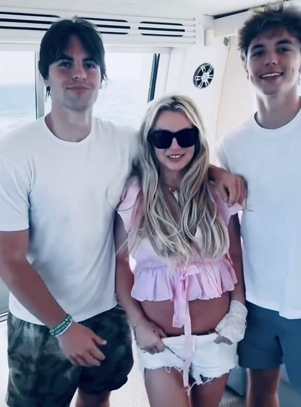 20-летний сын Бритни Спирс взял фамилию матери для никнейма в соцсетях