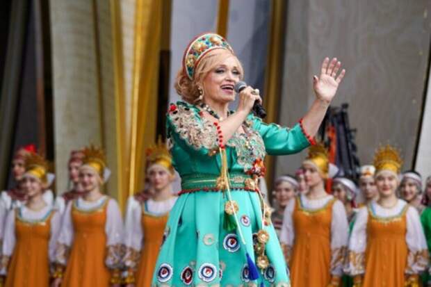 «Тут совпали сразу несколько факторов»: Надежда Кадышева стала самой дорогой звездой новогодних корпоративов