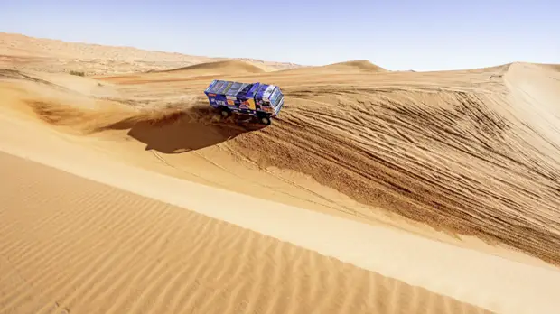 Экипаж Сотникова выиграл первый этап ралли «Дакар» в зачёте грузовиков