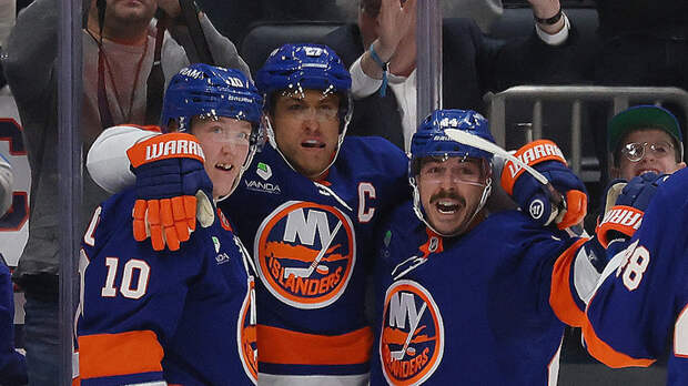 Ассист и 21 сейв Бобровского не спасли «Флориду» от поражения в матче НХЛ с «Айлендерс»