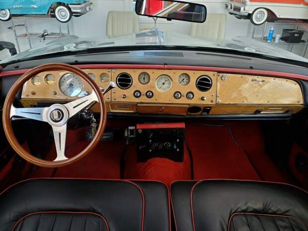 Необычный универсал Ford 1971 года с лицом Rolls-Royce