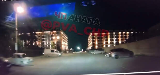 Жители Черноморского побережья сняли на видео разрушающийся метеорит