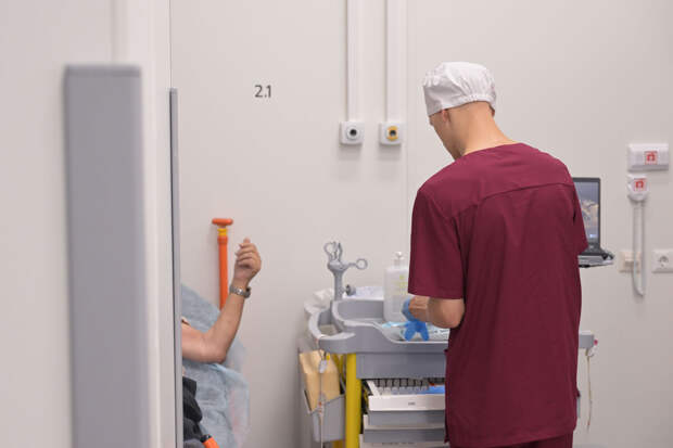 Академик Онищенко: цветная форма врачей сделает пребывание в больнице комфортнее