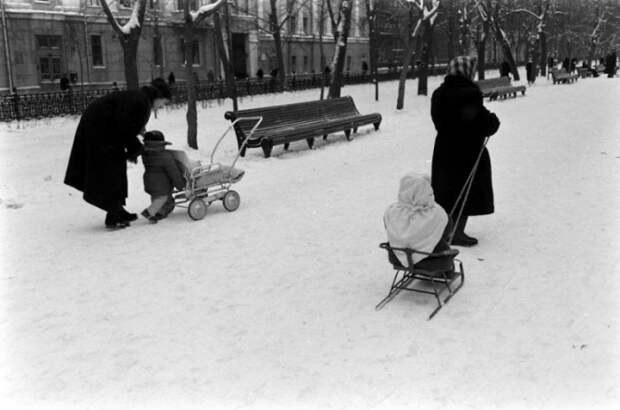 Фотография: Зимние катания на санках в СССР №29 - BigPicture.ru