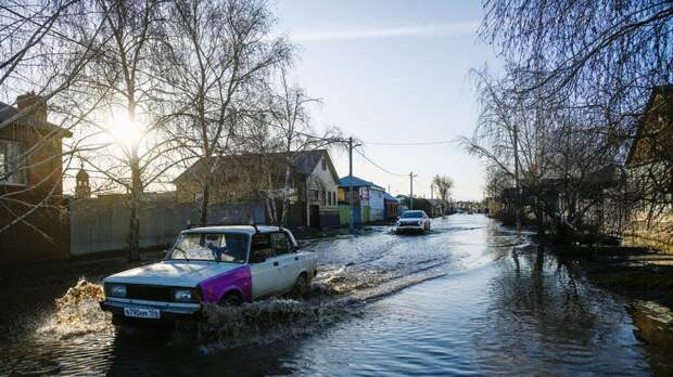 Жители Орска столкнулись с нехваткой питьевой воды после затопления скважин