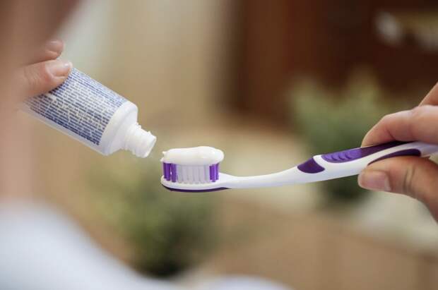 В чем польза и вред отбеливающей зубной пасты