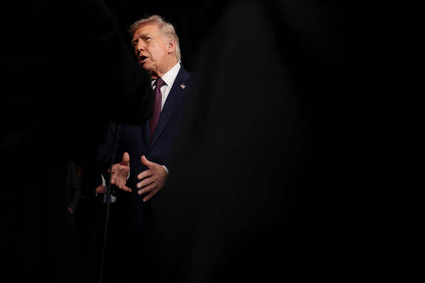 Трампа обвинили в изнасиловании несовершеннолетней. 13-летняя девочка укусила будущего президента США во время орального секса