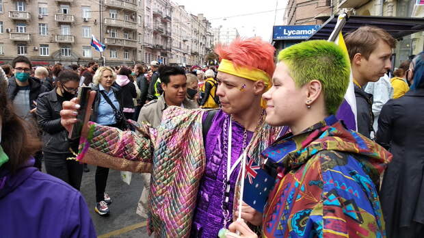 «Только не с москалями». Киевский гей-парад прошел с атошниками и под русофобскими лозунгами
