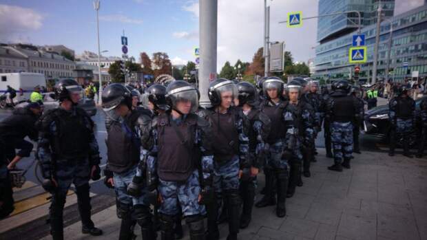 Полиция Москвы пообещала пресекать угрозы общественному порядку на незаконных митингах Полиция Москвы пообещала пресекать угрозы общественному порядку на незаконных митингах