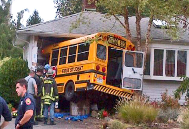 Школьный автобус приехал.