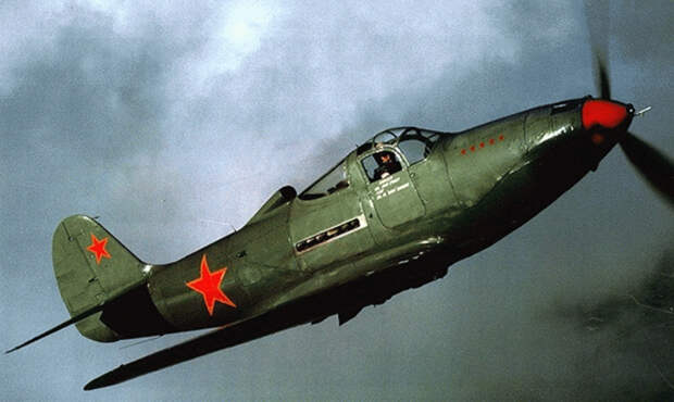 Американский истребитель Bell P-39 Airacobra, поставлявшийся в СССР по ленд-лизу. | Фото: оввакул.рф. Американский истребитель Bell P-39 Airacobra, поставлявшийся в СССР по ленд-лизу. | Фото: оввакул.рф.