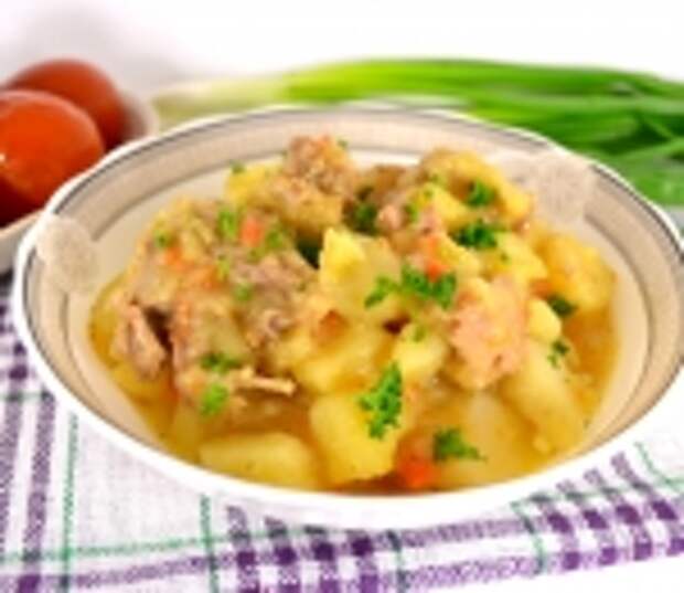Картофель тушеный с уткой в мультиварке
