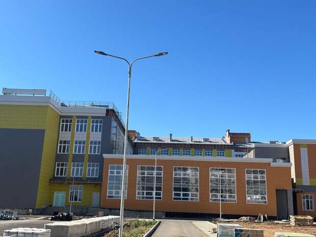 В Трусовском районе Астрахани завершается строительство школы на 1000 мест