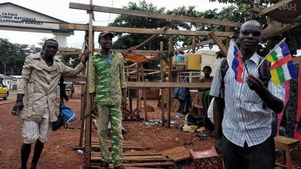 «Они помнят колониальную эпоху»: эксперт развеял надежды Макрона на сотрудничество с Африкой