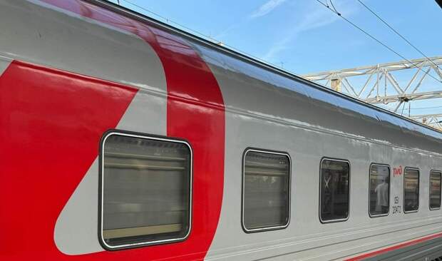 Поезд из Петербурга в Оренбург опаздывает из-за повреждения на железной дороге