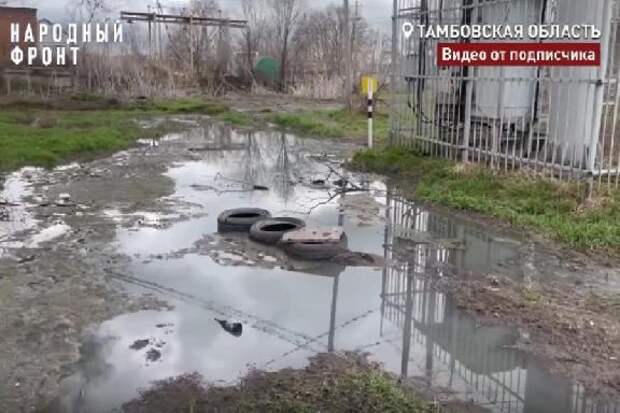 Канализационный разлив в Строителе не устраняют почти месяц