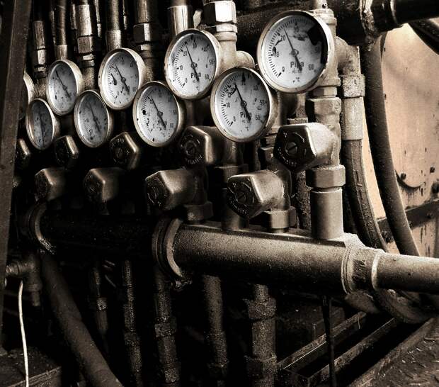 «ТЭК» проверит трубы в шести районах Петербурга: горячую воду отключат