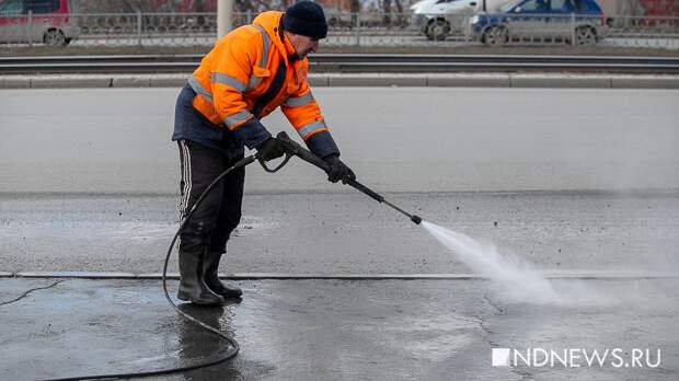 Екатеринбургские тротуары очищены на 40%, дороги – на 50%