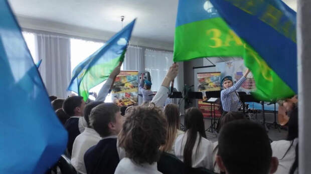 Новороссийские десантники провели военно-патриотическую акцию в одной из школ ДНР