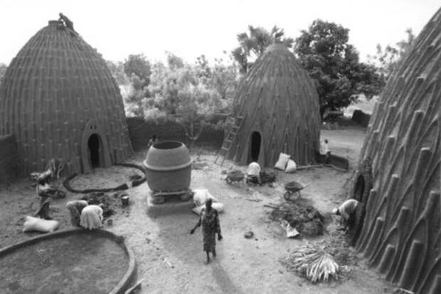 В течение прошлых трех столетий народ Мусгум обосновался в поймах, которые пересекают границу между северным Камеруном и Чадом архитектура, африка, интересное, строительство, факты, шедевры