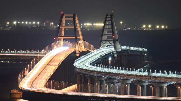 Десять поездов задерживаются в пути из-за остановки движения на Крымском мосту