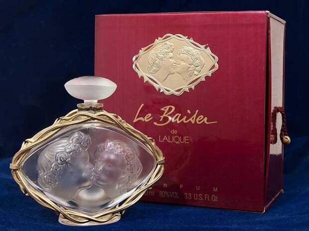 Картинки по запросу le baiser de lalique perfume