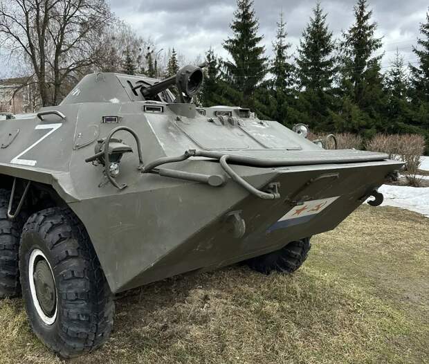 Юные хулиганы испортили памятник с боевой машиной в Городце