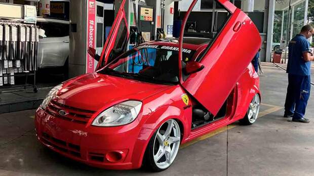 Ford Ka попытались превратить в Ferrari