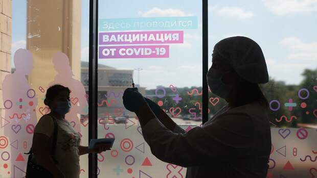 Врач напомнила, за сколько дней до отпуска можно вакцинироваться 